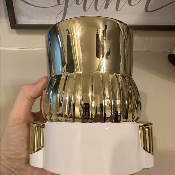 New!! Bath & Body Works Nutcracker Foaming Hand Soap Holder Holiday White Gold - Picture 2 of 4